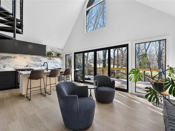 1701 NW 3rd St, Bentonville, AR 72712