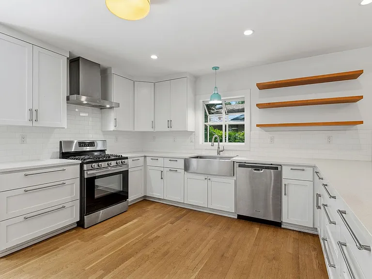 3810 Avenue H — Photo 15