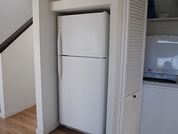 5th image of 378 1/2 Hidden Valley Cir