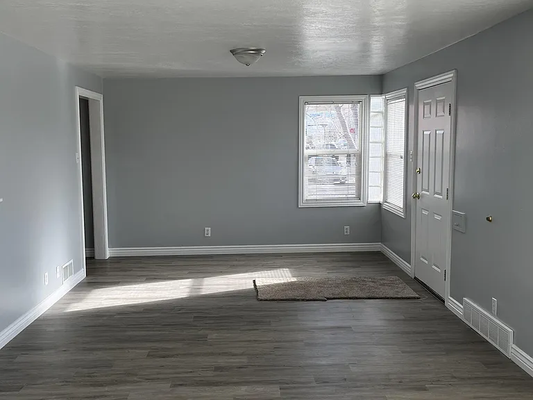 632 N Main St — Photo 5