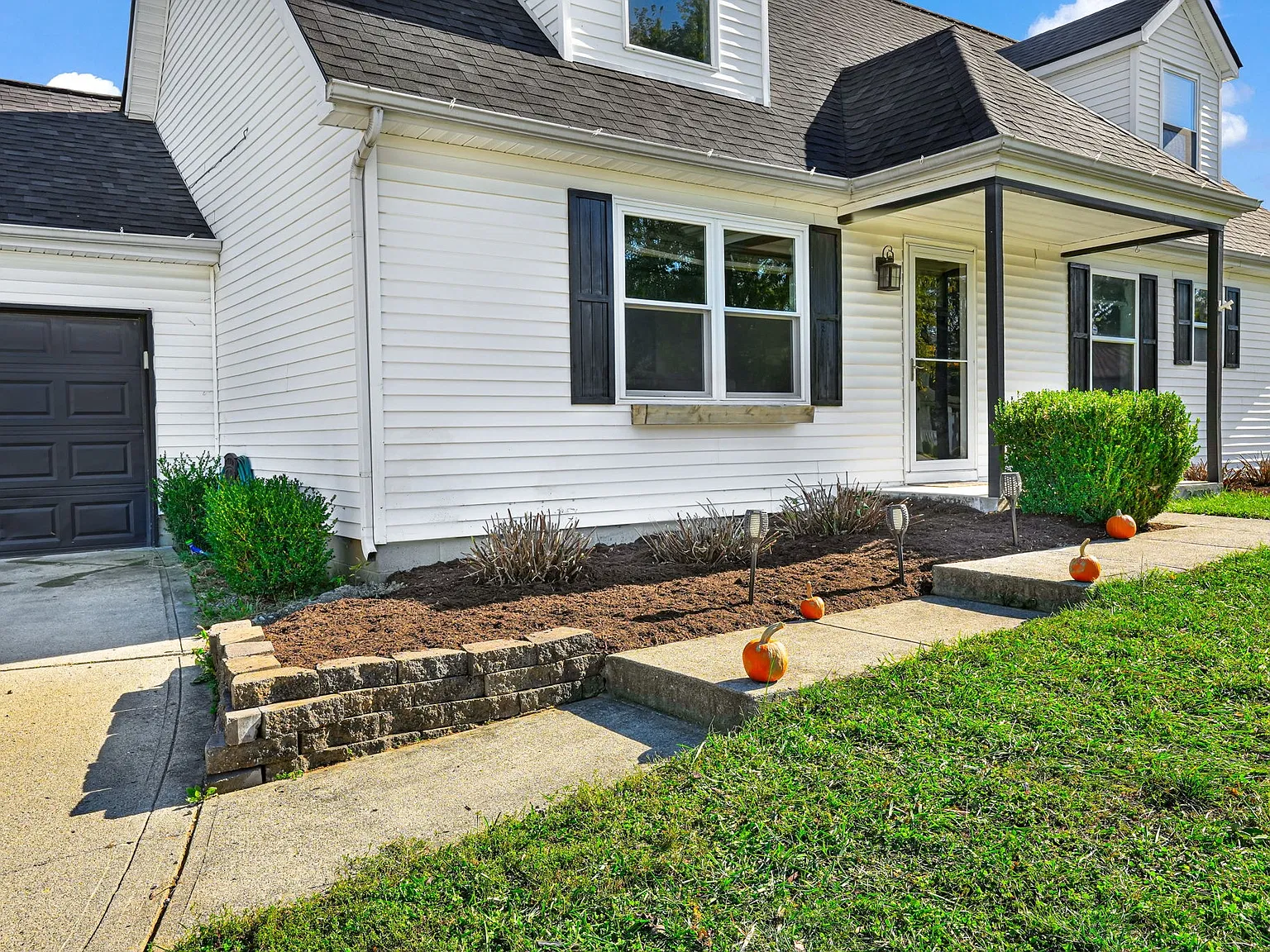 4 bed, 2383 sqft, $2,045 — Photo 2