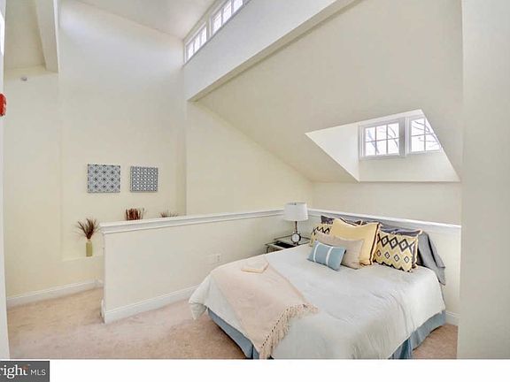 4th image of 1 Academy Cir Unit 305