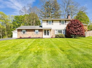 3 Nettlecreek Rd, Fairport, NY 14450