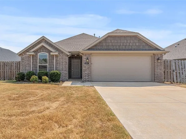 951 Lakeview Dr, Centerton, AR 72719