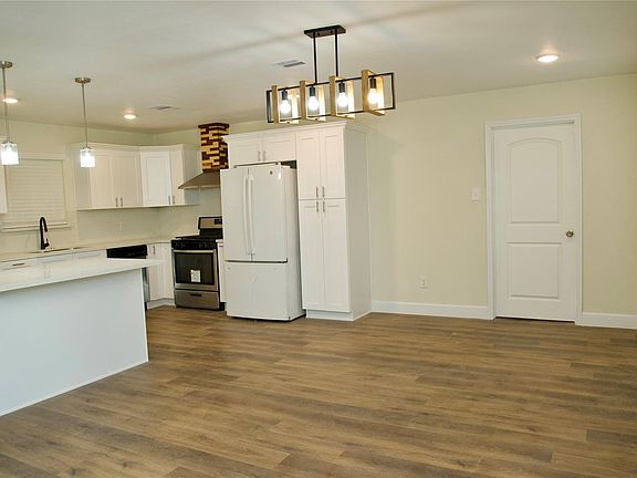 3rd image of 2405 Byron Ave
