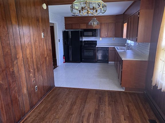 5th image of 355 Pointfield Dr