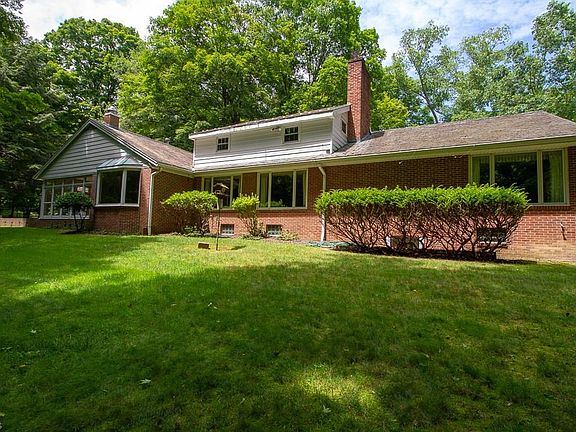 2nd image of 2150 Quaker Ln