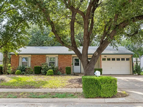 308 Guadalupe Dr, Saginaw, TX 76179