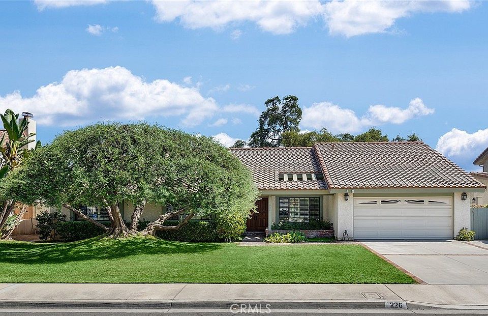 1st image of 226 Canyon Crest Dr