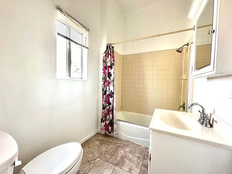 6634 1/2 Camellia Ave #1/2 — Photo 10