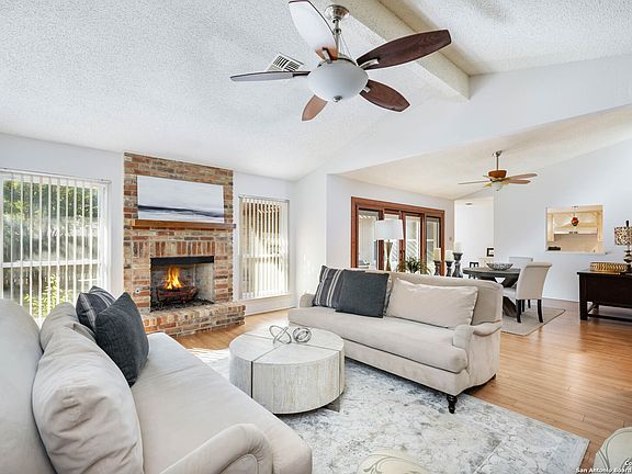 4th image of 3739 HUNTERS CIR