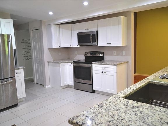 3rd image of 1922 Beachway Ln