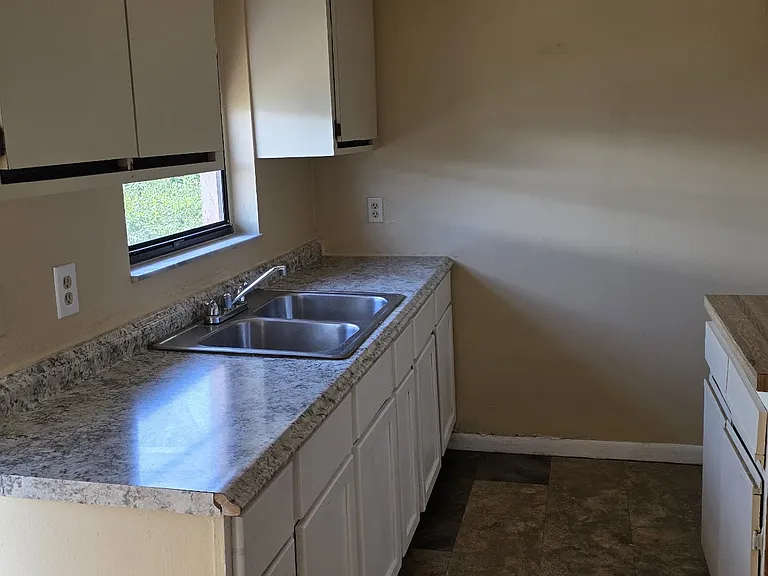 503 Washington Blvd NE — Photo 10