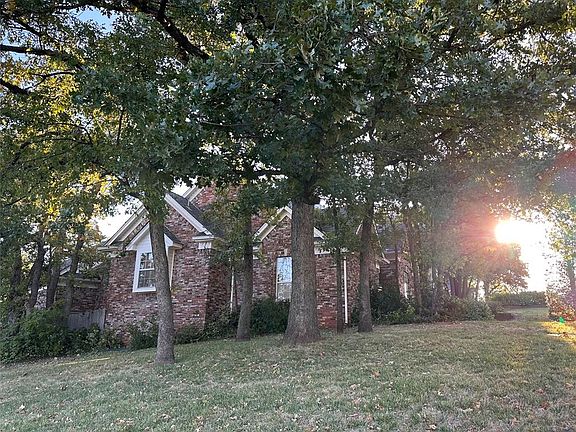 2nd image of 2701 Mission Dr