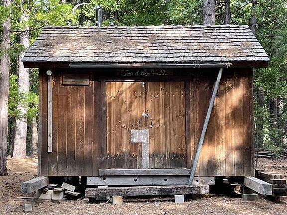 5th image of 1830 Sugarpine Trl