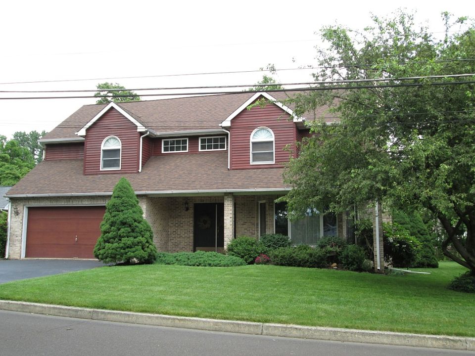 Front -Brick & Cedar