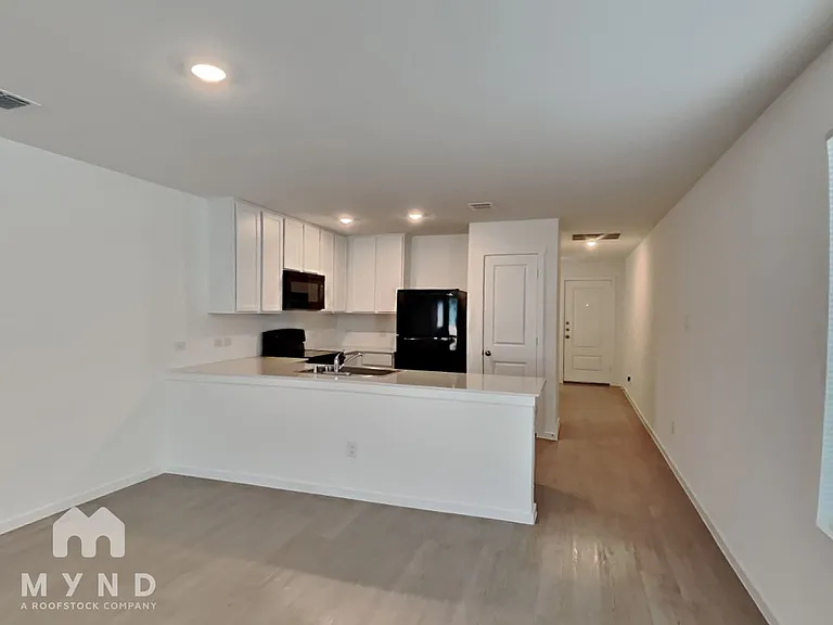 1262 Basswood Dr — Photo 6