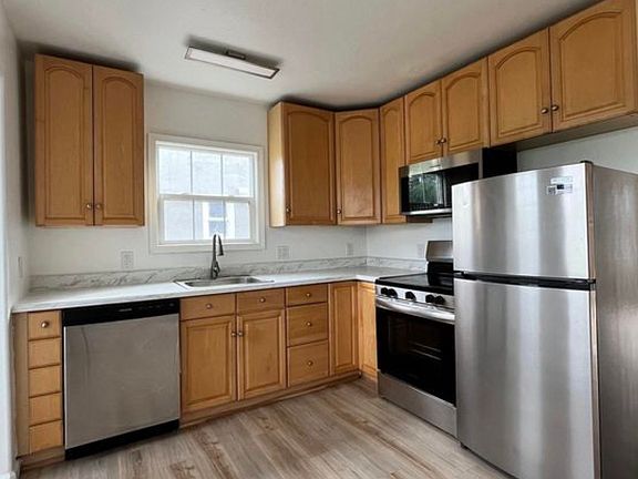 4th image of 913 Jq Adams St