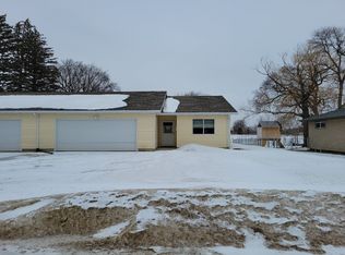 604 11th St NW, Minot, ND 58703