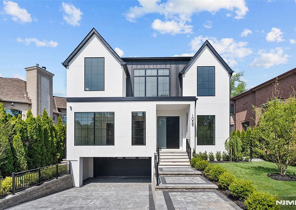 1st image of 1059 Briar Way