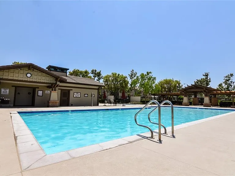 27350 Dearborn Dr — Photo 24