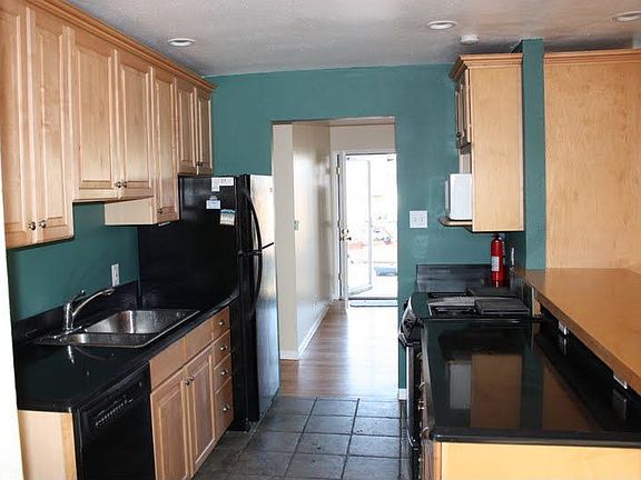 gourmet kitchen with Jenn Air range/oven, maple cabinets, granite counters
