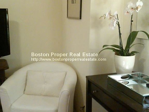 381 Commonwealth Ave. #2 Boston - Back Bay Unit Photo 2