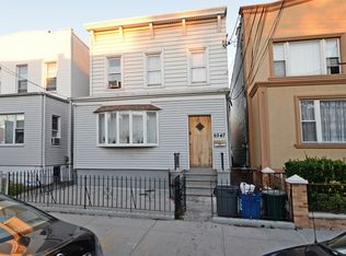 5347 72nd St, Maspeth, NY 11378