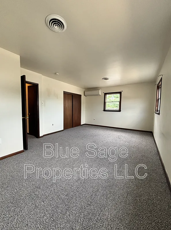 1 bed, 1.0 bath, 800 sqft, $1,045 — Photo 2