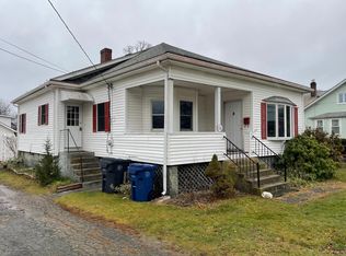 1112 W Shore Rd, Warwick, RI 02889