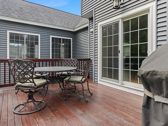 3rd image of 31 Prospect Hill Dr