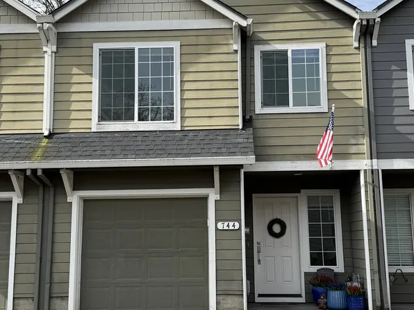 744 NW 3rd Ave, Canby, OR 97013