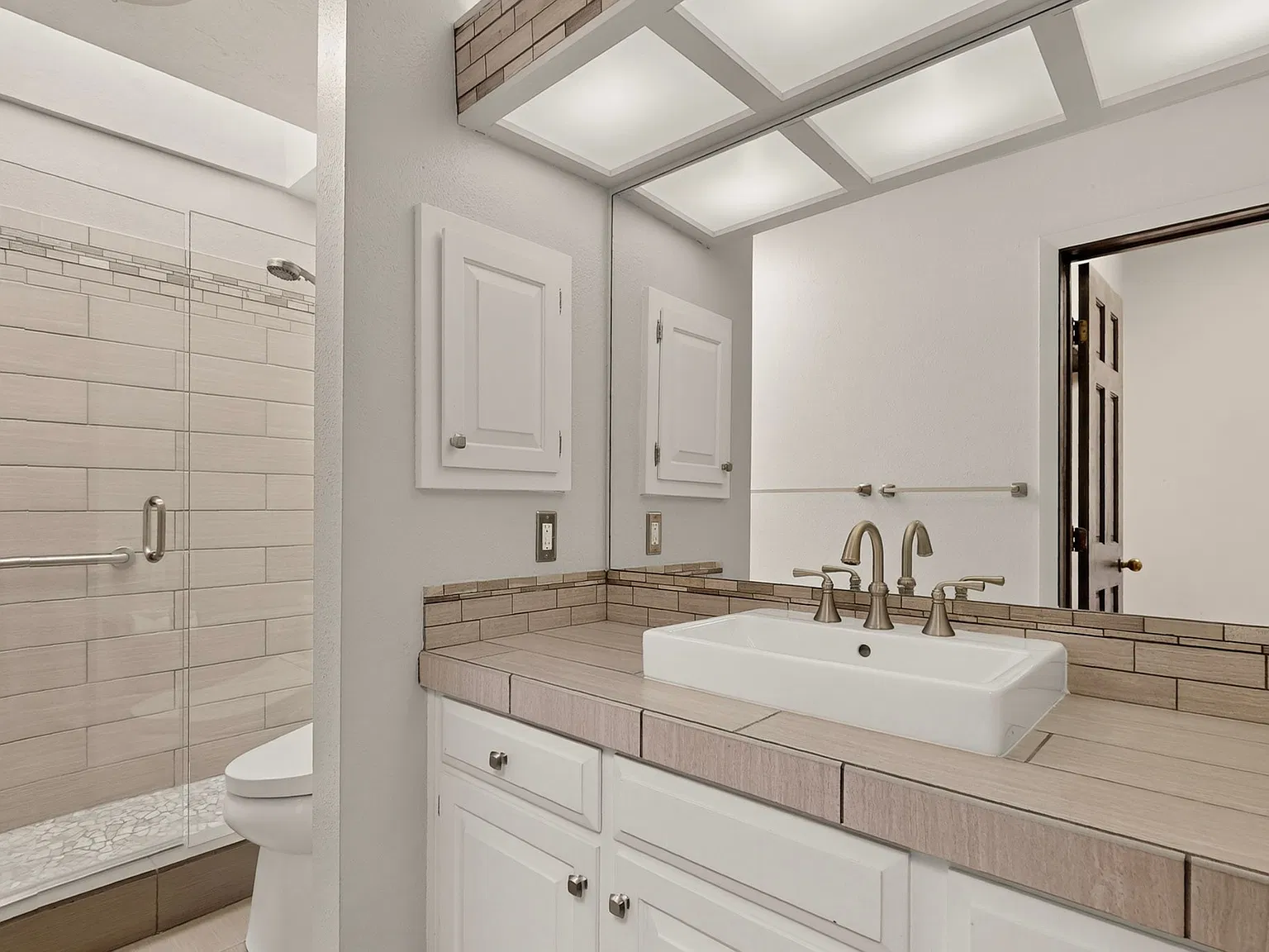 3 bed, 1822 sqft, $3,700 — Photo 3