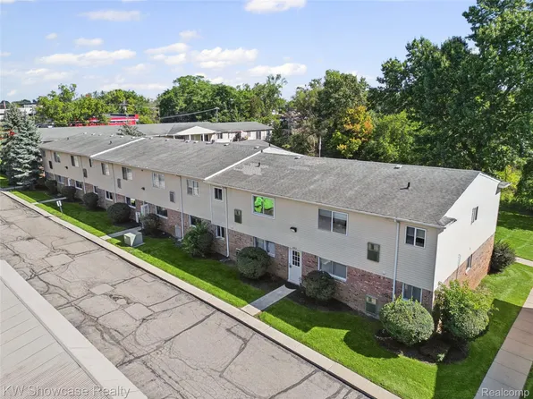 5283 Highland Rd Unit 206, Waterford, MI 48327