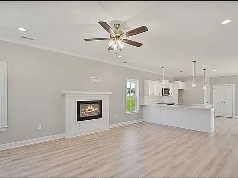 410 S Vance St — Photo 2