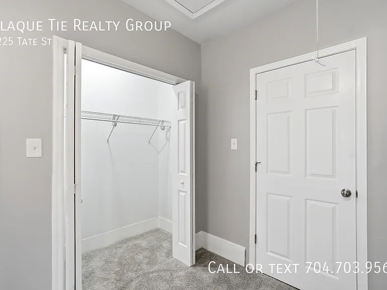 2225 Tate St — Photo 15