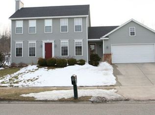 229 Glencarin Dr NE, Rockford, MI 49341