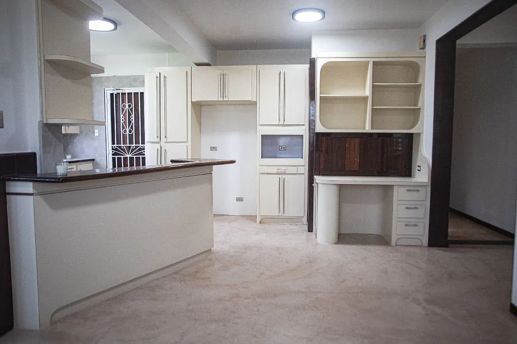 4 bed, 2.5 bath, 2300 sqft, $2,700 — Photo 3
