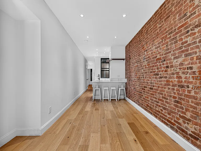 347 E 5th St #1A — Photo 2