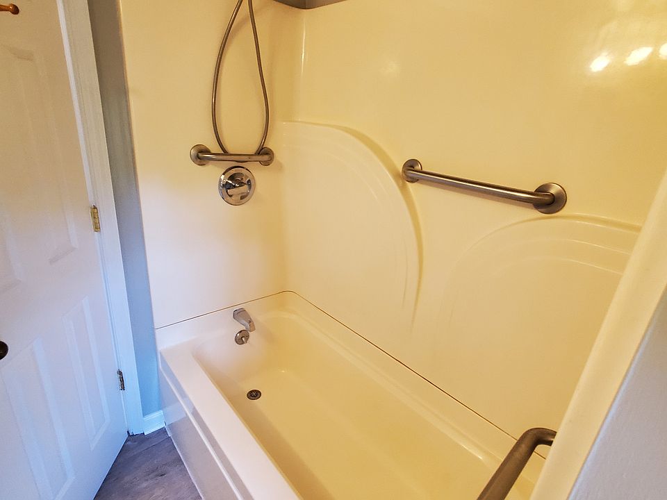 Full-size shower/bathtub in the bathroom