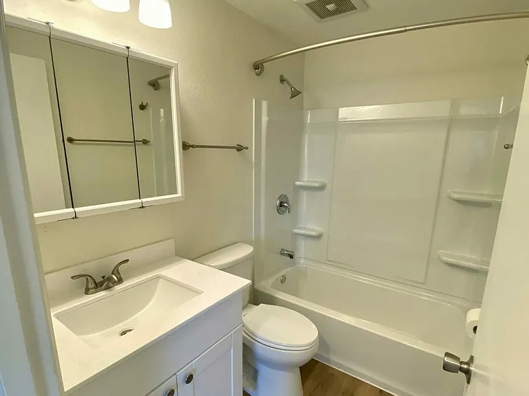 Timberlane Apartments — Photo 13