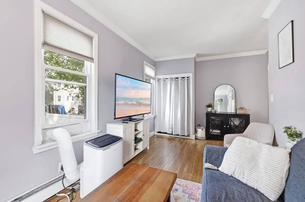 2 bed, 842 sqft, $3,750 — Photo 4