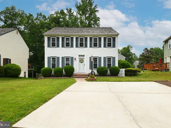 11982 Farrabow Ln, Woodbridge, VA 22192