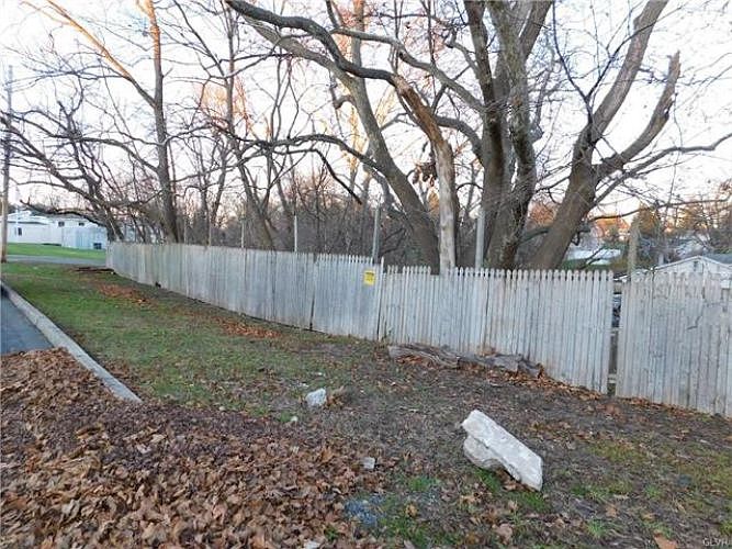 1st image of 401 Wood St