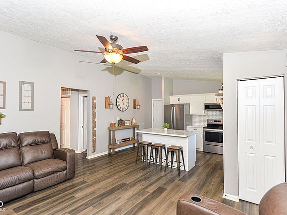 4th image of 3608 Valley Lake Dr