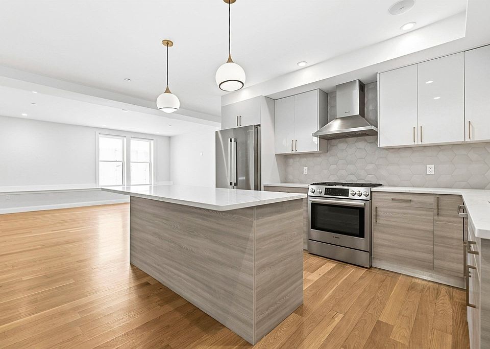 1st image of 40 Westmoreland St #2
