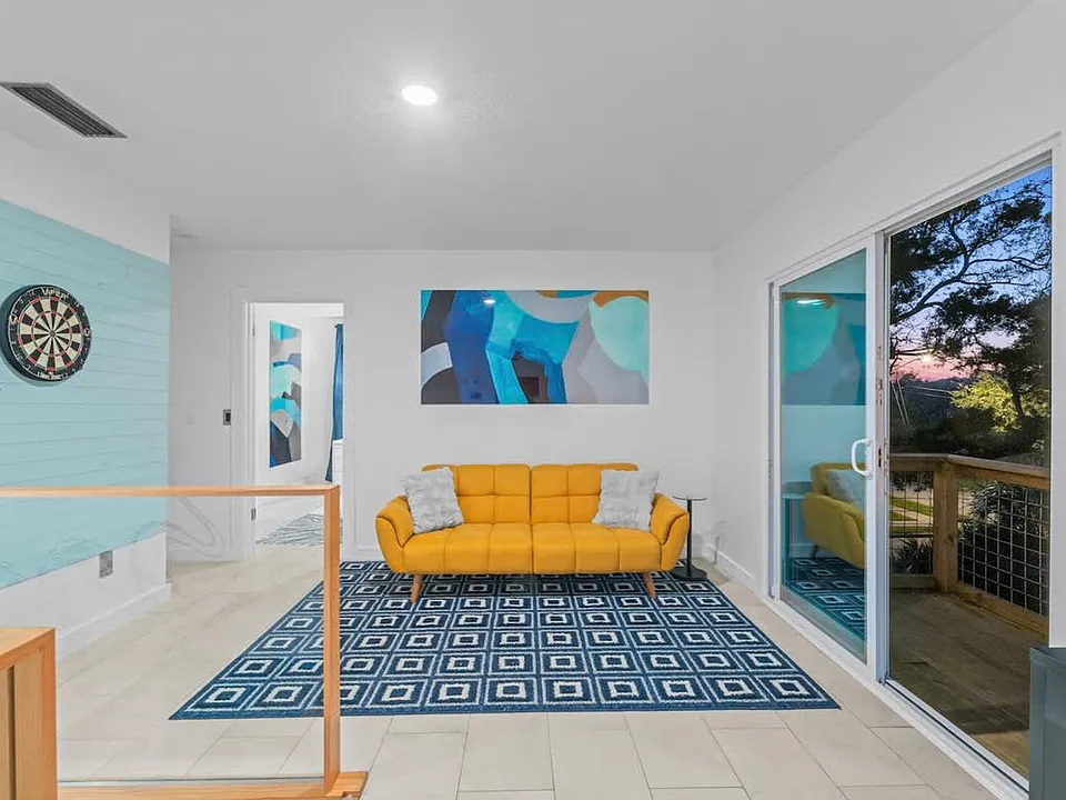 38 Colony St #ID1578520P