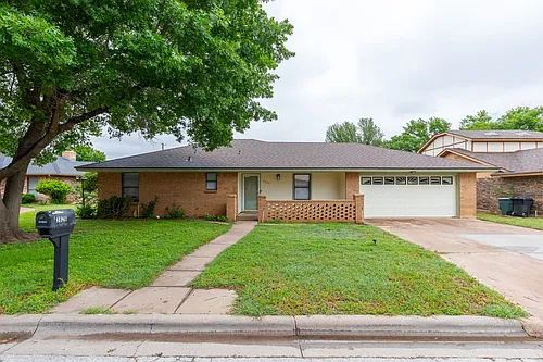 3826 Crest Way Photo 1