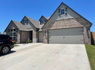 8955 E 133rd St S, Bixby, OK 74008