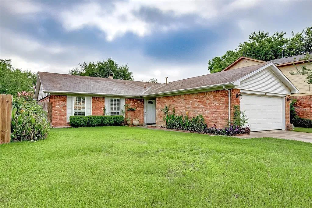3 bed, 2.0 bath, 1381 sqft, $1,750 — Photo 3